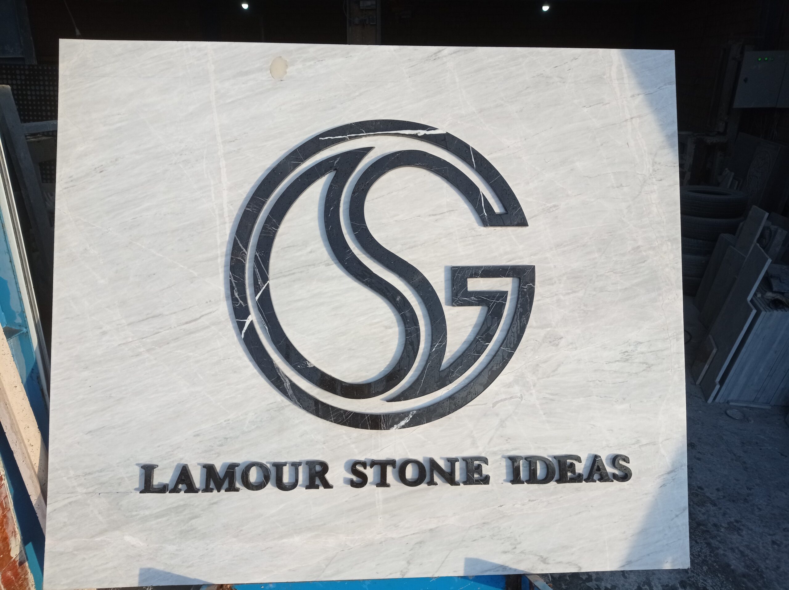 Our stone panels with diverse designs including natural landscapes, symbols, ancient and cultural heroes, religious and historical figures, and mythical heroes, are perfect for decorating buildings, city squares, cultural centers, commercial environments, and religious sites.(تابلوهای سنگی, مناظر طبیعی, نمادها, قهرمانان باستانی, قهرمانان فرهنگی, مذهبی, تاریخی, قهرمانان افسانه‌ای, تابلوهای زنان, المان‌های فرهنگی, تابلو لنج ماهیگیری, نمادهای ارزش‌های جامعه, دفاع از وطن, آزادی, تجاری, تبلیغاتی)